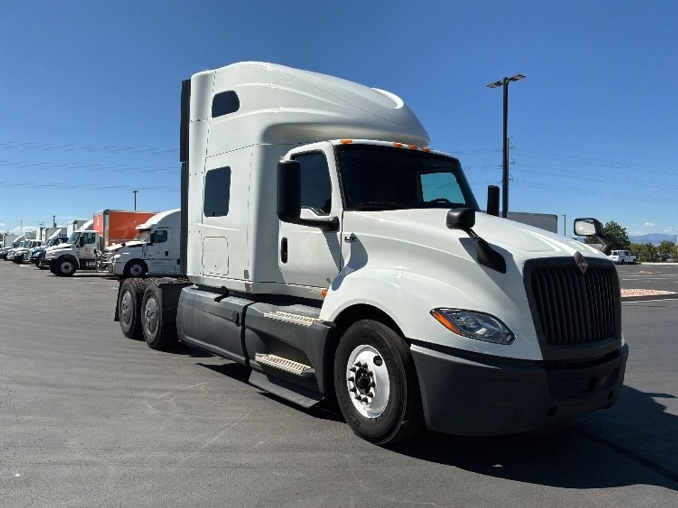 Sleeper Tractor-Heavy Duty Tractors-International-2023-LT625-Aurora-CO-749,987\n\t\tmiles-$ 42,000 - Image 1