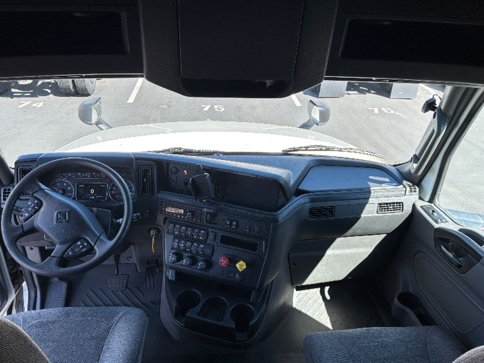 Sleeper Tractor-Heavy Duty Tractors-International-2023-LT625-Aurora-CO-749,987\n\t\tmiles-$ 42,000 - Image 12
