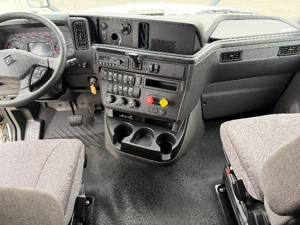 Sleeper Tractor-Heavy Duty Tractors-International-2023-LT625-Austin-TX-325,582\n\t\tmiles-$ 77,000 - Image 12