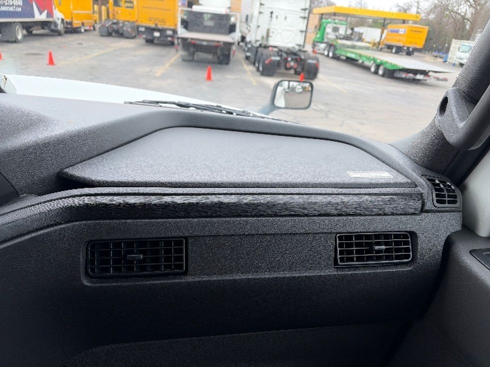 Sleeper Tractor-Heavy Duty Tractors-International-2023-LT625-Austin-TX-325,582\n\t\tmiles-$ 77,000 - Image 14