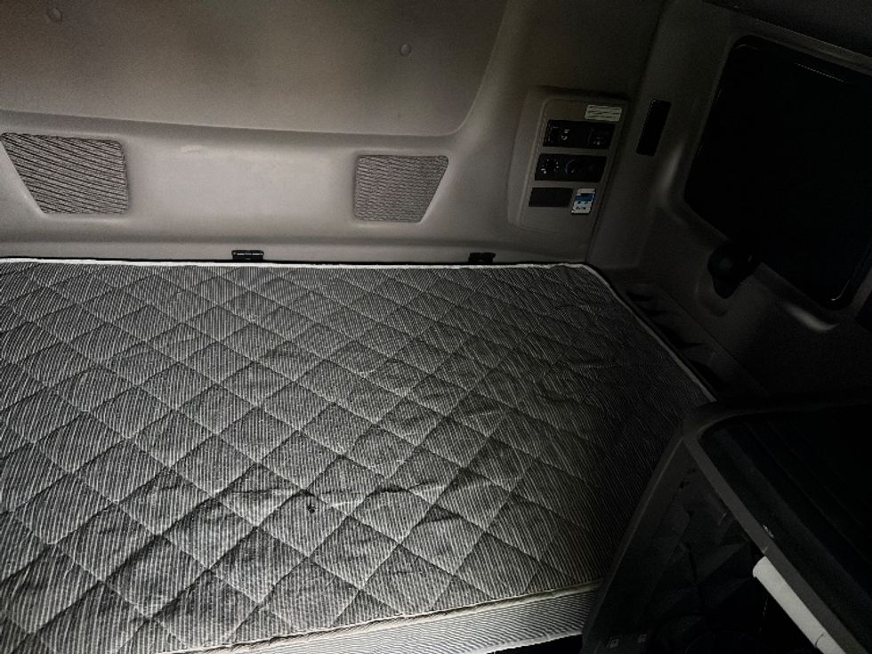 Sleeper Tractor-Heavy Duty Tractors-International-2023-LT625-Austin-TX-325,582\n\t\tmiles-$ 77,000 - Image 17