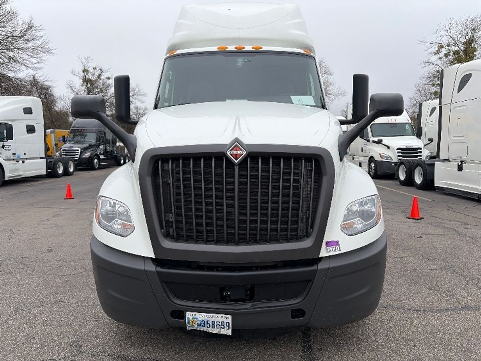 Sleeper Tractor-Heavy Duty Tractors-International-2023-LT625-Austin-TX-325,582\n\t\tmiles-$ 77,000 - Image 2