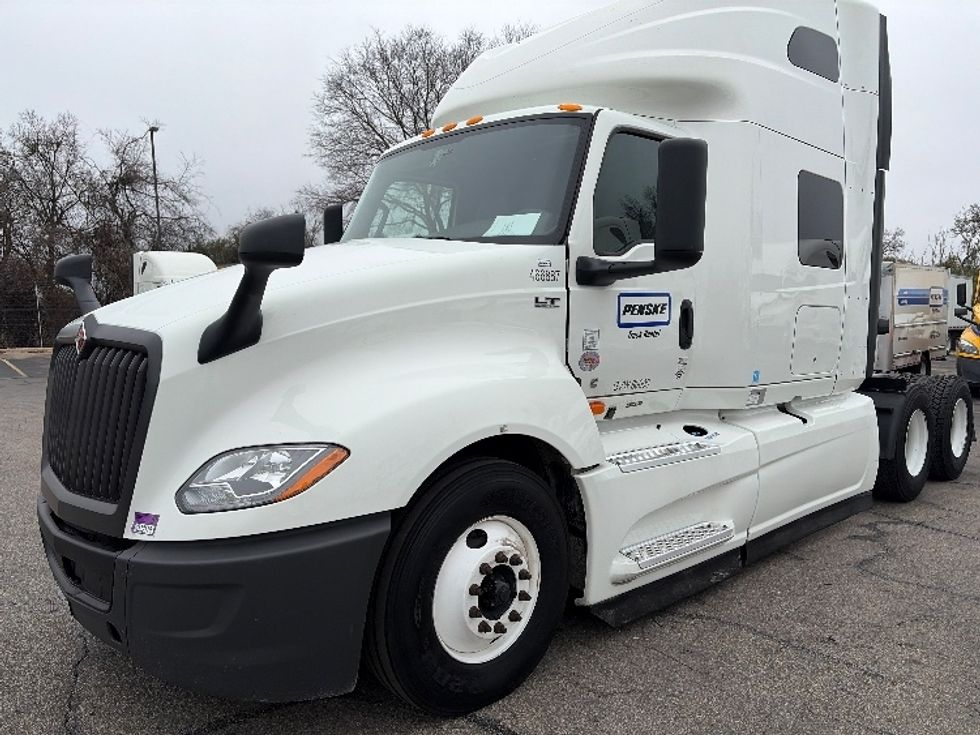 Sleeper Tractor-Heavy Duty Tractors-International-2023-LT625-Austin-TX-325,582\n\t\tmiles-$ 77,000 - Image 3