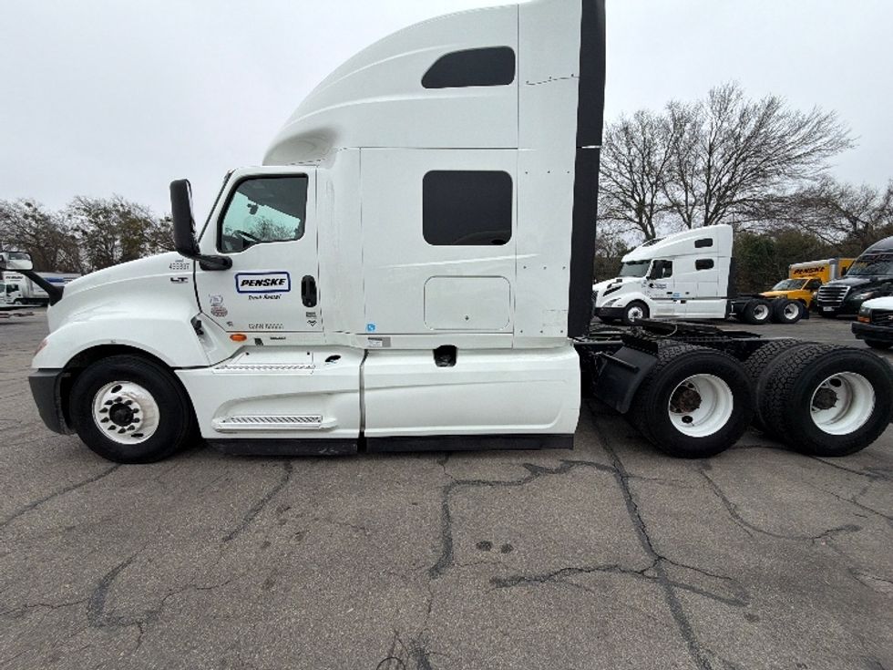 Sleeper Tractor-Heavy Duty Tractors-International-2023-LT625-Austin-TX-325,582\n\t\tmiles-$ 77,000 - Image 4