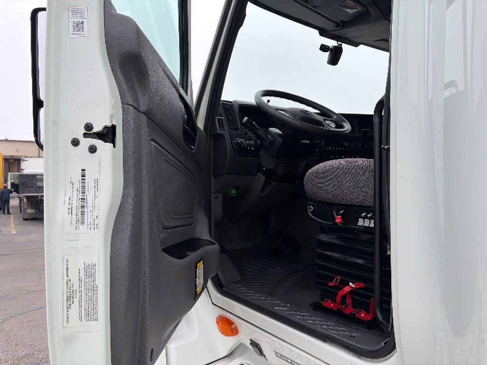 Sleeper Tractor-Heavy Duty Tractors-International-2023-LT625-Austin-TX-325,582\n\t\tmiles-$ 77,000 - Image 9