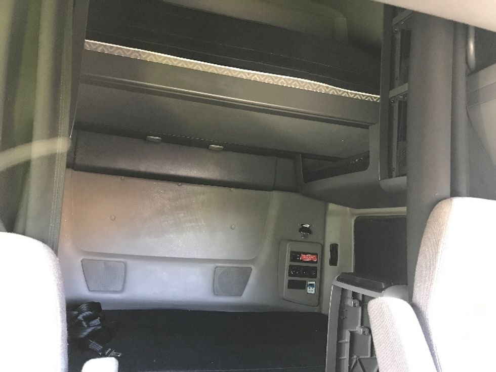 Sleeper Tractor-Heavy Duty Tractors-International-2023-LT625-Bensalem-PA-519,590\n\t\tmiles-$ 55,250 - Image 16