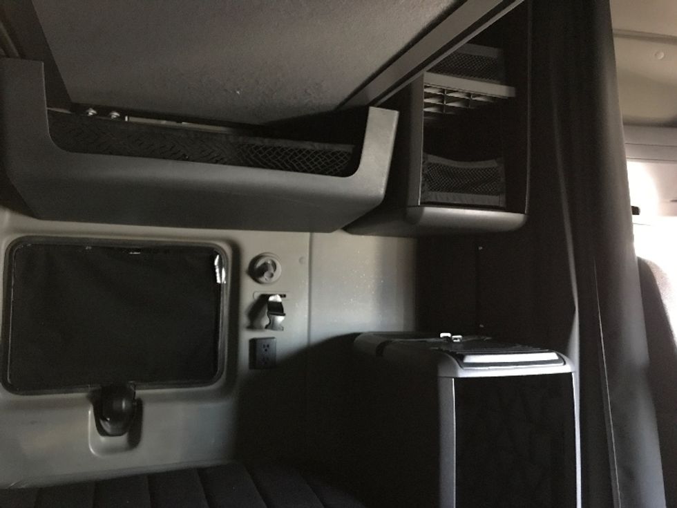 Sleeper Tractor-Heavy Duty Tractors-International-2023-LT625-Bensalem-PA-519,590\n\t\tmiles-$ 55,250 - Image 18