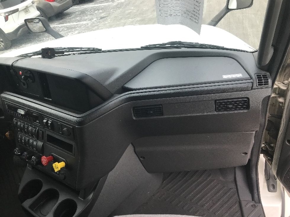 Sleeper Tractor-Heavy Duty Tractors-International-2023-LT625-Bensalem-PA-545,564\n\t\tmiles-$ 50,750 - Image 14