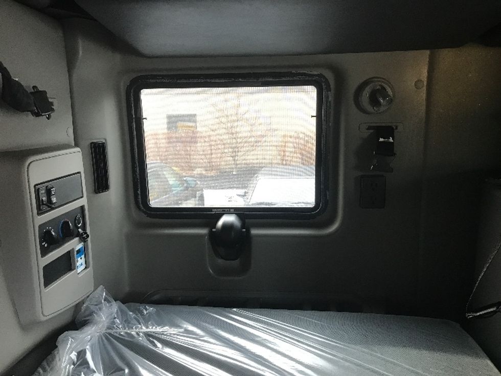 Sleeper Tractor-Heavy Duty Tractors-International-2023-LT625-Bensalem-PA-545,564\n\t\tmiles-$ 50,750 - Image 18