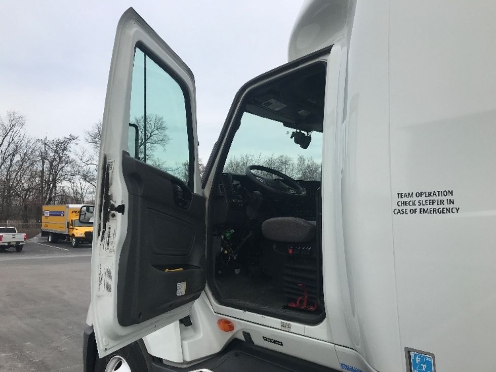 Sleeper Tractor-Heavy Duty Tractors-International-2023-LT625-Bensalem-PA-545,564\n\t\tmiles-$ 50,750 - Image 9