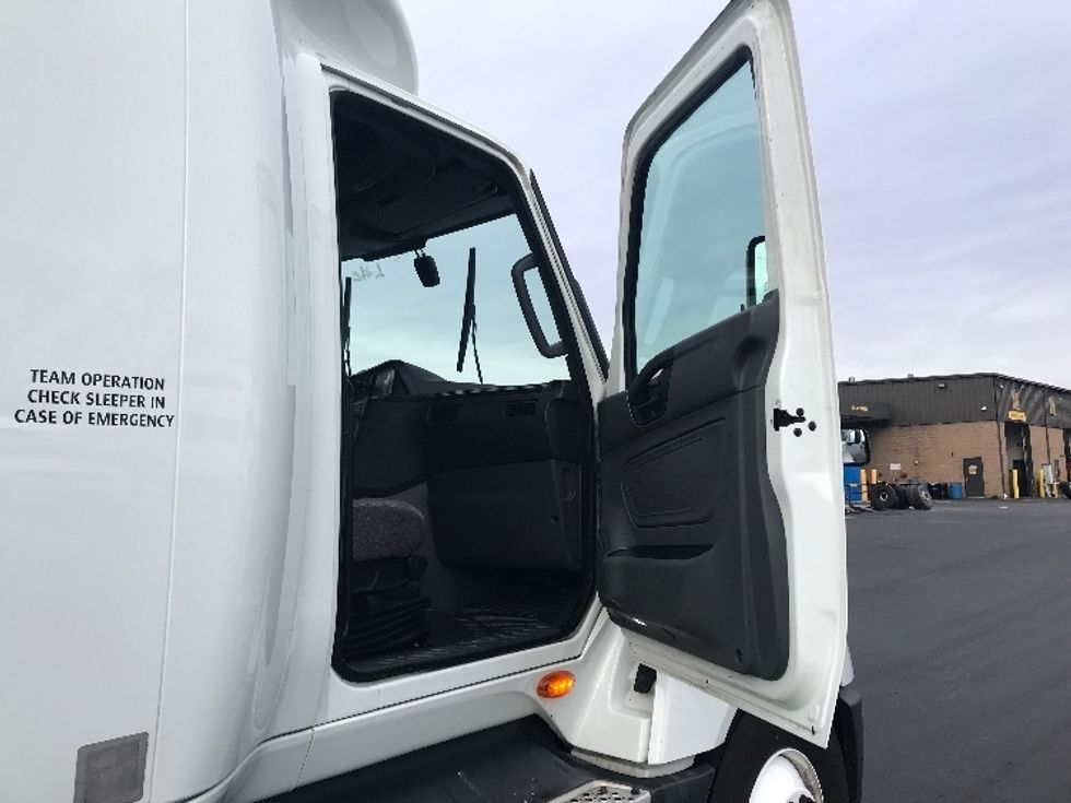 Sleeper Tractor-Heavy Duty Tractors-International-2023-LT625-Bensalem-PA-551,764\n\t\tmiles-$ 50,250 - Image 13