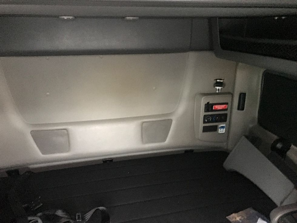 Sleeper Tractor-Heavy Duty Tractors-International-2023-LT625-Bensalem-PA-551,764\n\t\tmiles-$ 50,250 - Image 17