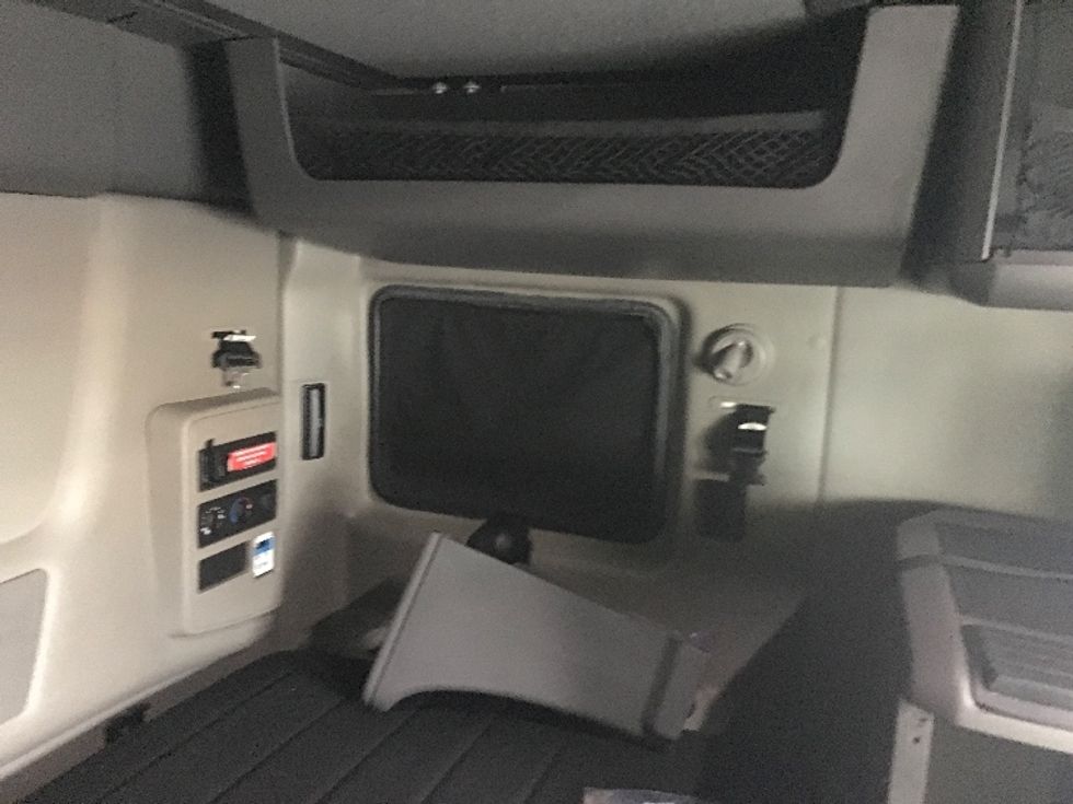 Sleeper Tractor-Heavy Duty Tractors-International-2023-LT625-Bensalem-PA-551,764\n\t\tmiles-$ 50,250 - Image 18