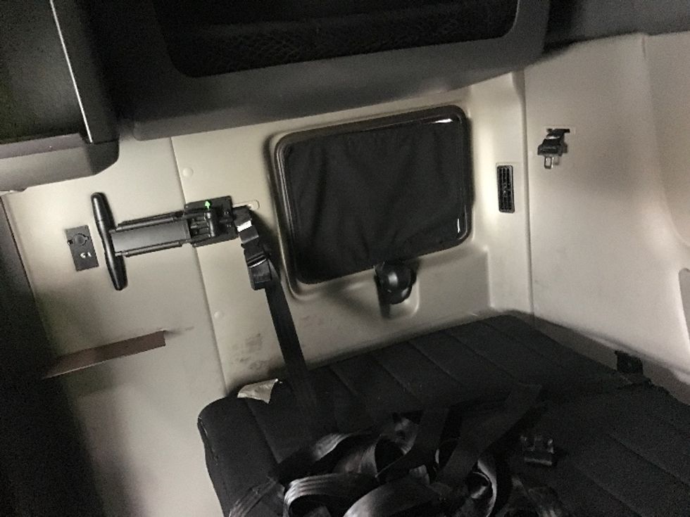 Sleeper Tractor-Heavy Duty Tractors-International-2023-LT625-Bensalem-PA-551,764\n\t\tmiles-$ 50,250 - Image 19