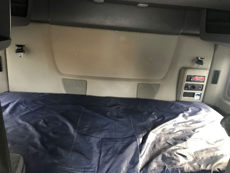 Sleeper Tractor-Heavy Duty Tractors-International-2023-LT625-Bensalem-PA-601,660\n\t\tmiles-$ 45,500 - Image 16