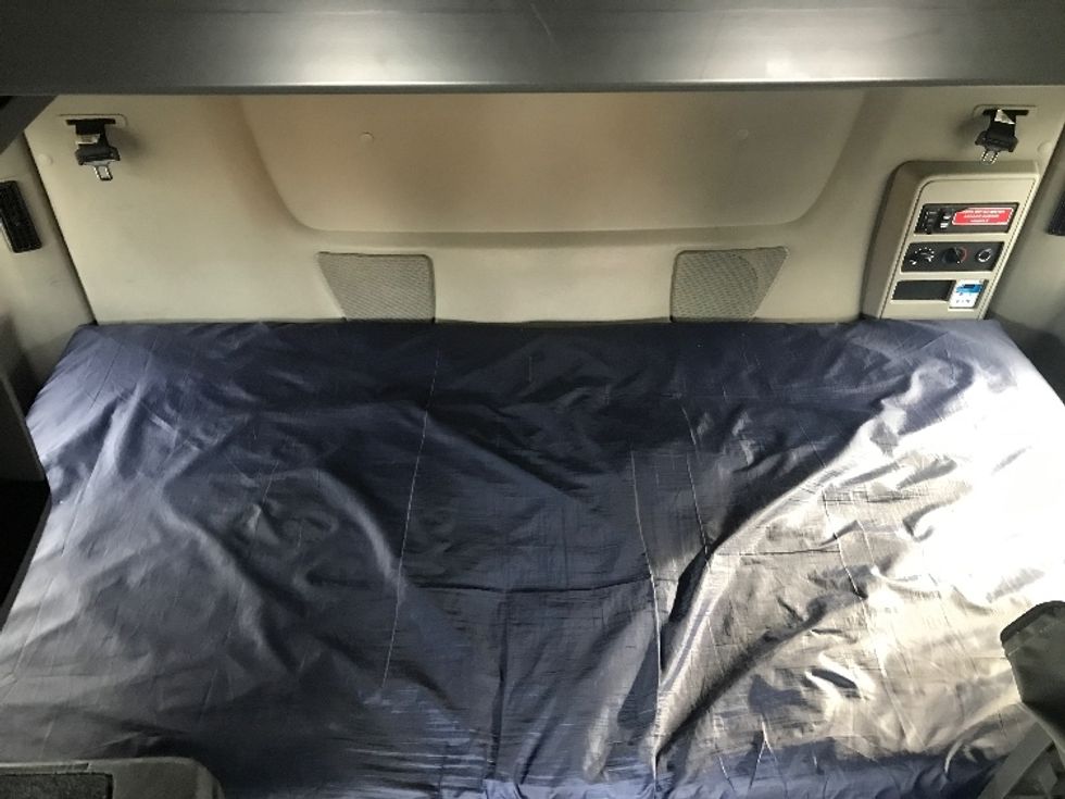 Sleeper Tractor-Heavy Duty Tractors-International-2023-LT625-Bensalem-PA-601,660\n\t\tmiles-$ 45,500 - Image 17