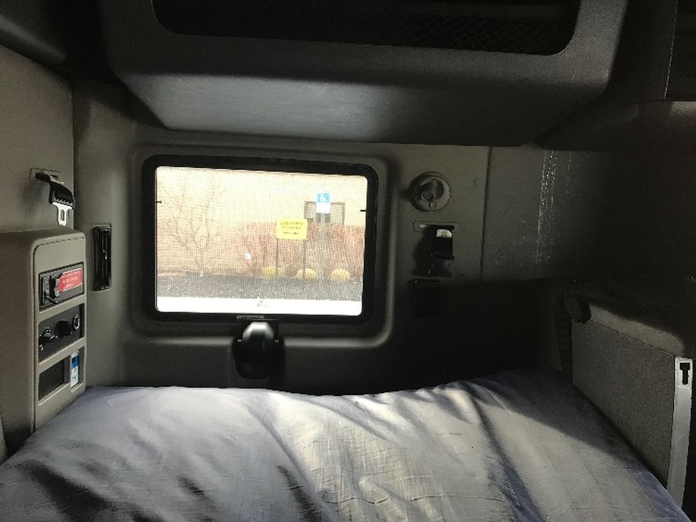 Sleeper Tractor-Heavy Duty Tractors-International-2023-LT625-Bensalem-PA-601,660\n\t\tmiles-$ 45,500 - Image 18