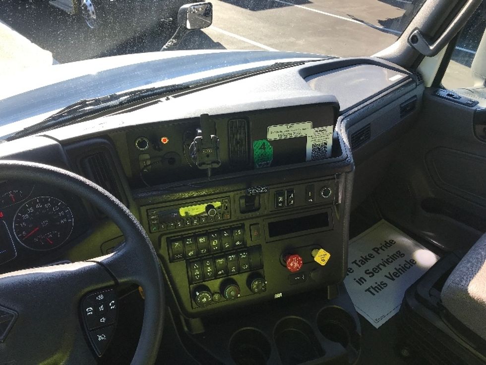 Sleeper Tractor-Heavy Duty Tractors-International-2023-LT625-Bensalem-PA-621,864\n\t\tmiles-$ 43,500 - Image 10