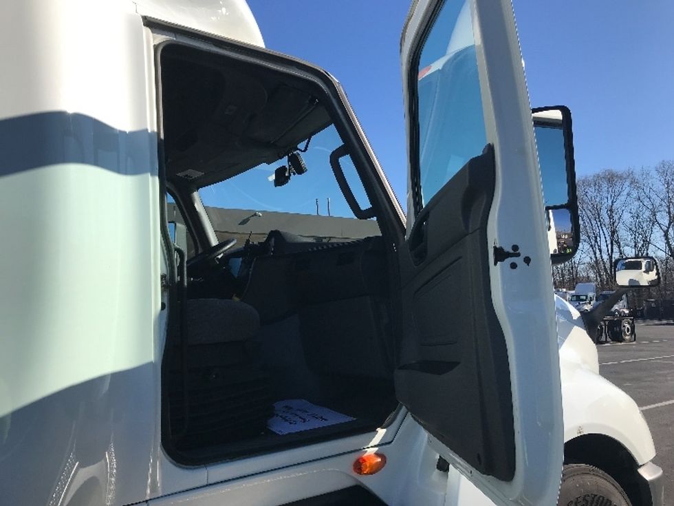 Sleeper Tractor-Heavy Duty Tractors-International-2023-LT625-Bensalem-PA-621,864\n\t\tmiles-$ 43,500 - Image 13