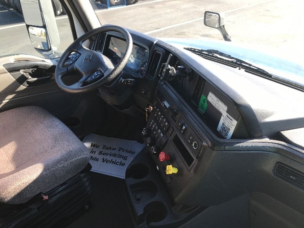 Sleeper Tractor-Heavy Duty Tractors-International-2023-LT625-Bensalem-PA-621,864\n\t\tmiles-$ 43,500 - Image 15