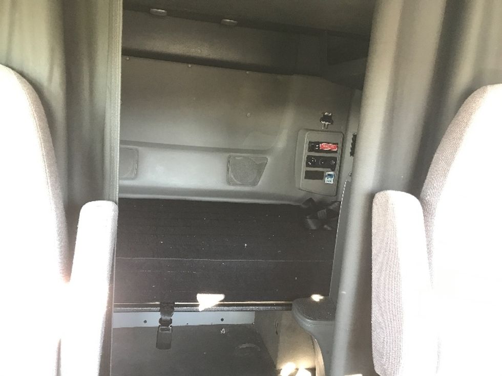 Sleeper Tractor-Heavy Duty Tractors-International-2023-LT625-Bensalem-PA-621,864\n\t\tmiles-$ 43,500 - Image 16