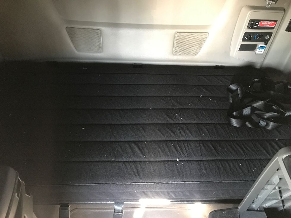 Sleeper Tractor-Heavy Duty Tractors-International-2023-LT625-Bensalem-PA-621,864\n\t\tmiles-$ 43,500 - Image 17