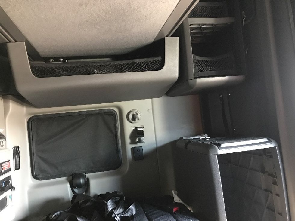 Sleeper Tractor-Heavy Duty Tractors-International-2023-LT625-Bensalem-PA-621,864\n\t\tmiles-$ 43,500 - Image 18