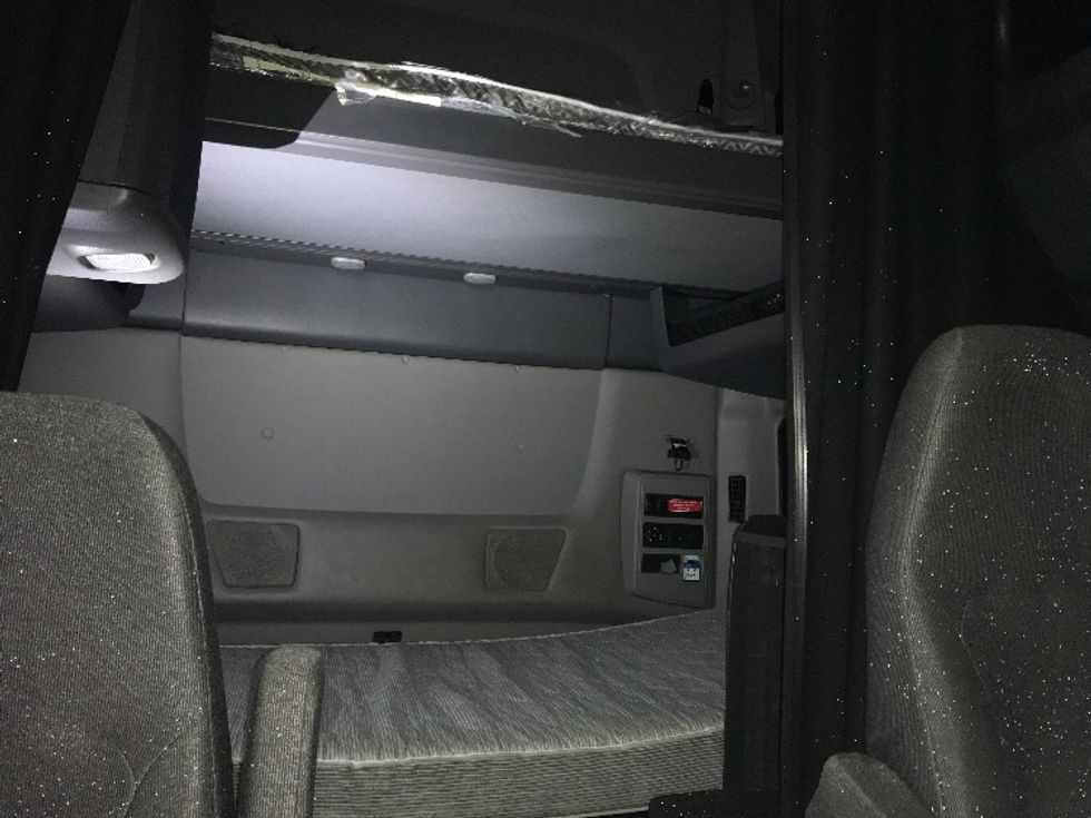 Sleeper Tractor-Heavy Duty Tractors-International-2023-LT625-Bensalem-PA-626,933\n\t\tmiles-$ 45,000 - Image 16