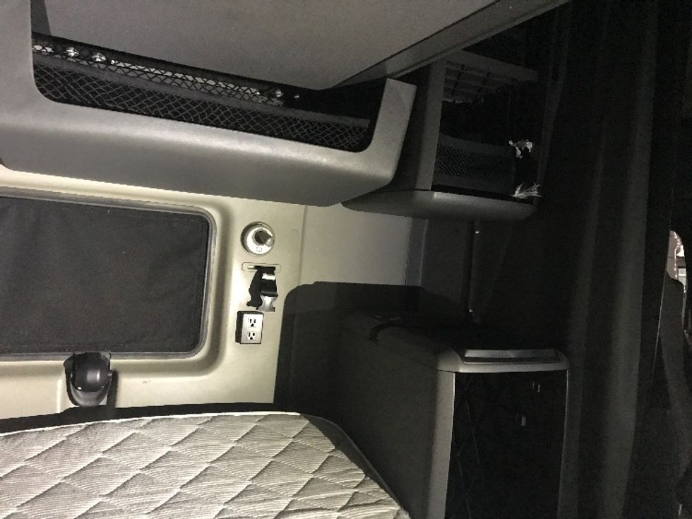 Sleeper Tractor-Heavy Duty Tractors-International-2023-LT625-Bensalem-PA-626,933\n\t\tmiles-$ 45,000 - Image 18