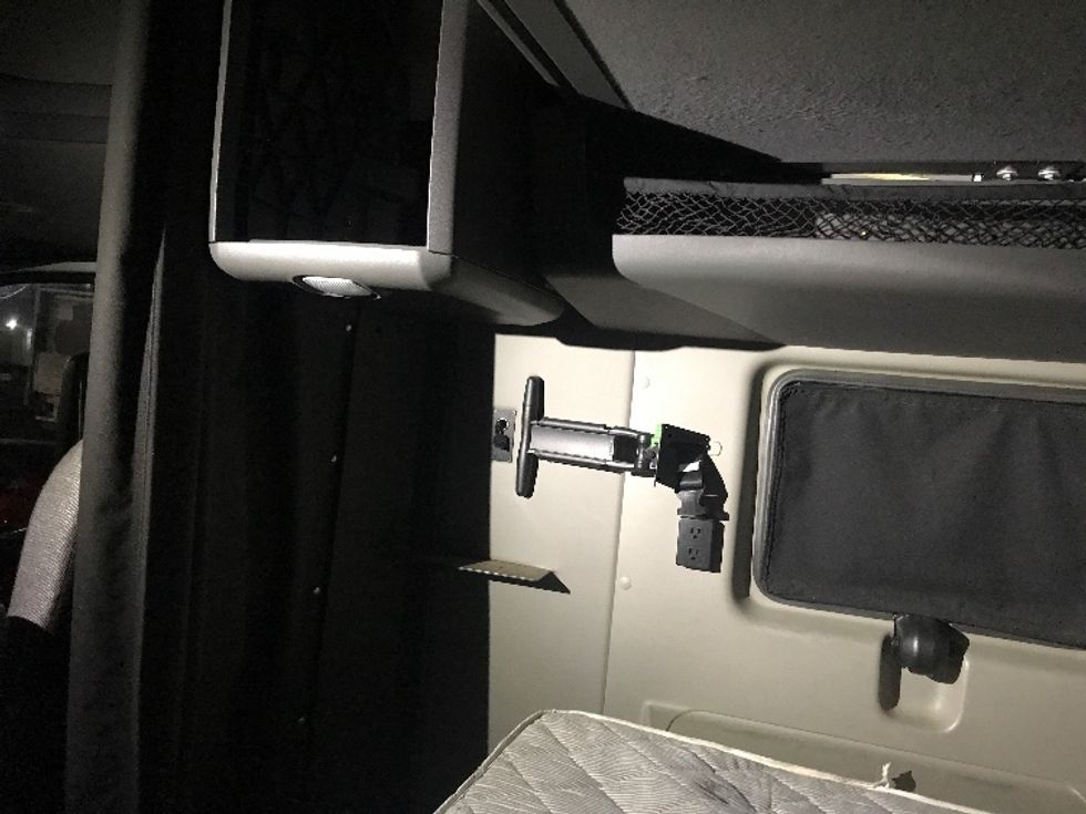 Sleeper Tractor-Heavy Duty Tractors-International-2023-LT625-Bensalem-PA-626,933\n\t\tmiles-$ 45,000 - Image 19