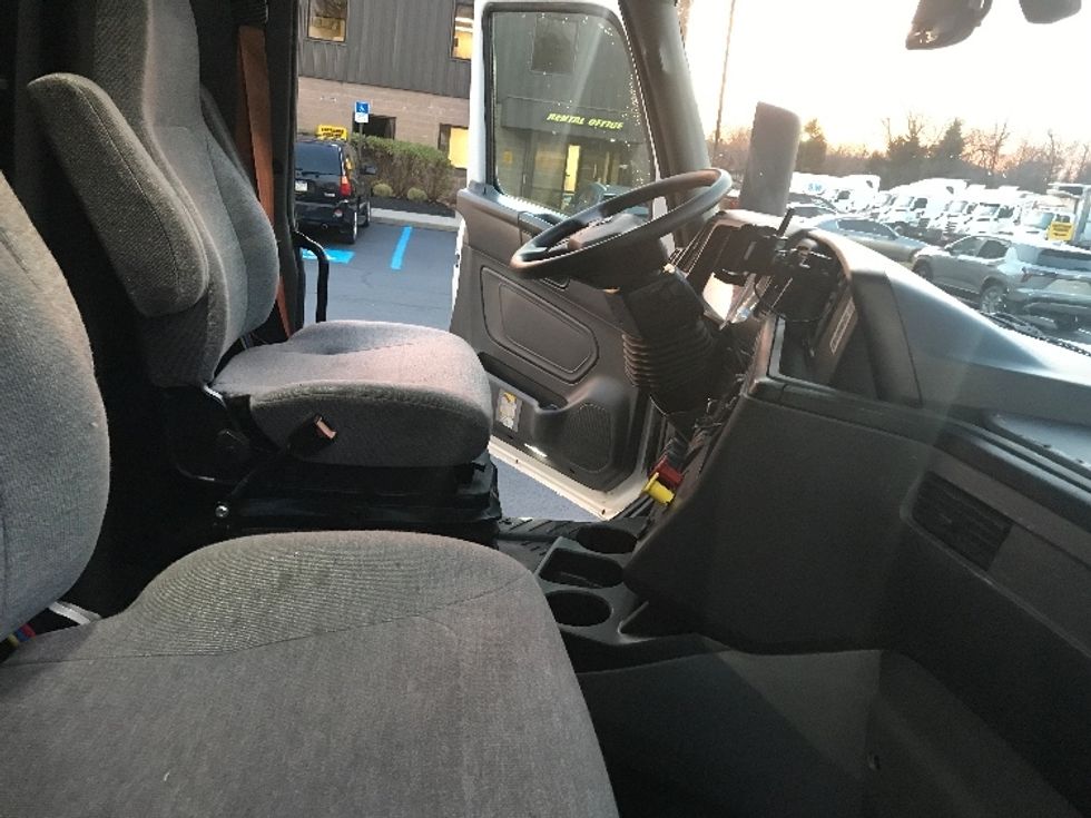 Sleeper Tractor-Heavy Duty Tractors-International-2023-LT625-Bensalem-PA-652,608\n\t\tmiles-$ 44,500 - Image 15