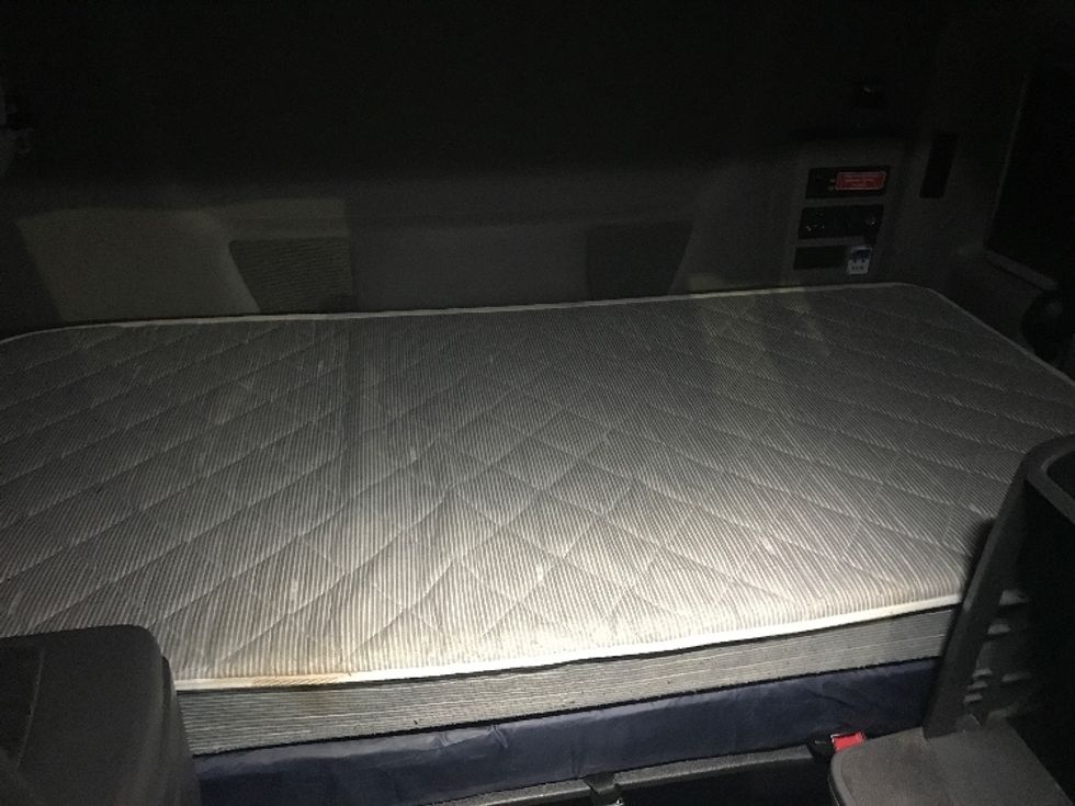 Sleeper Tractor-Heavy Duty Tractors-International-2023-LT625-Bensalem-PA-652,608\n\t\tmiles-$ 44,500 - Image 16