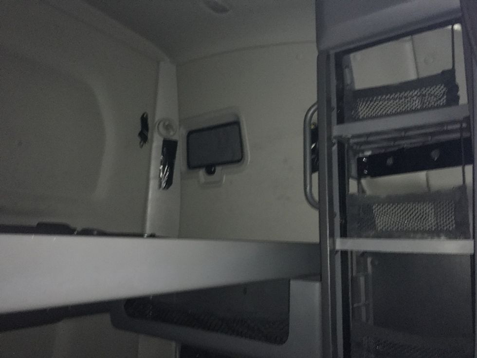 Sleeper Tractor-Heavy Duty Tractors-International-2023-LT625-Bensalem-PA-652,608\n\t\tmiles-$ 44,500 - Image 19