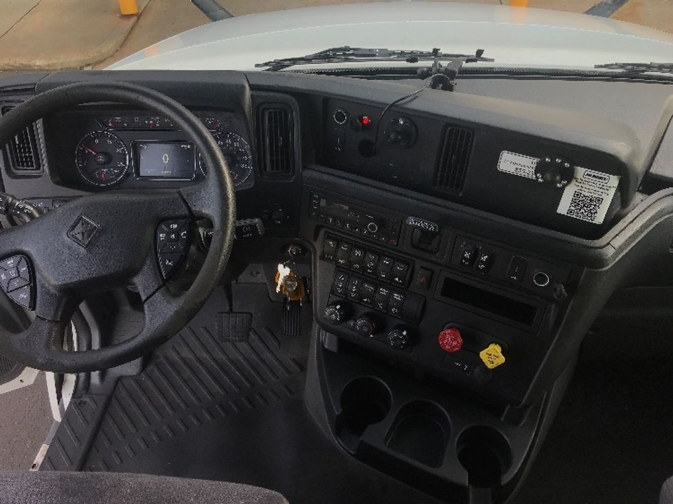 Sleeper Tractor-Heavy Duty Tractors-International-2023-LT625-Bensalem-PA-653,899\n\t\tmiles-$ 44,500 - Image 12