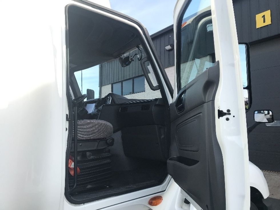 Sleeper Tractor-Heavy Duty Tractors-International-2023-LT625-Bensalem-PA-653,899\n\t\tmiles-$ 44,500 - Image 13