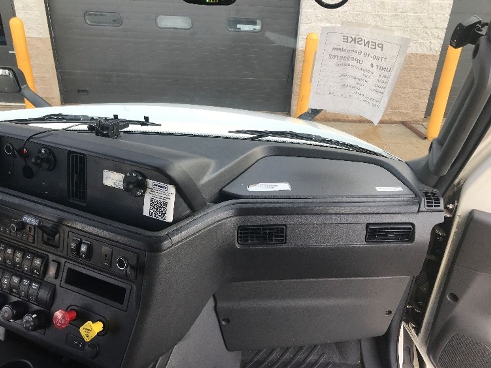 Sleeper Tractor-Heavy Duty Tractors-International-2023-LT625-Bensalem-PA-653,899\n\t\tmiles-$ 44,500 - Image 14