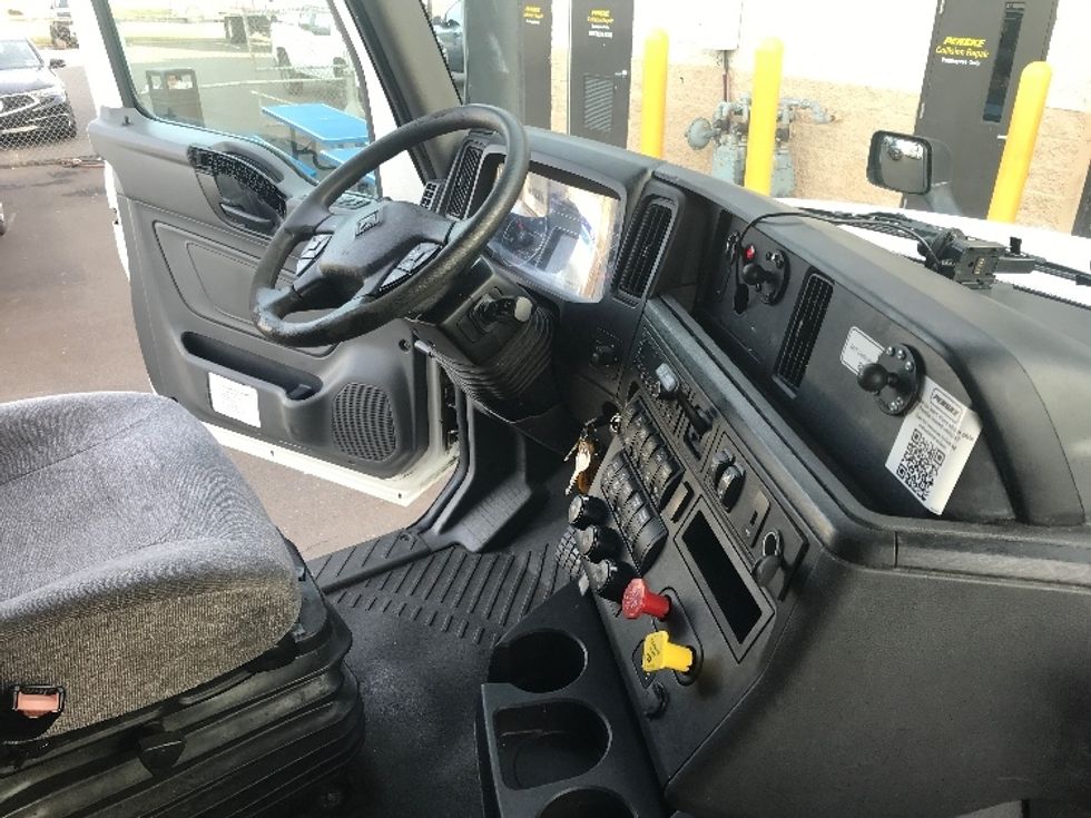 Sleeper Tractor-Heavy Duty Tractors-International-2023-LT625-Bensalem-PA-653,899\n\t\tmiles-$ 44,500 - Image 15