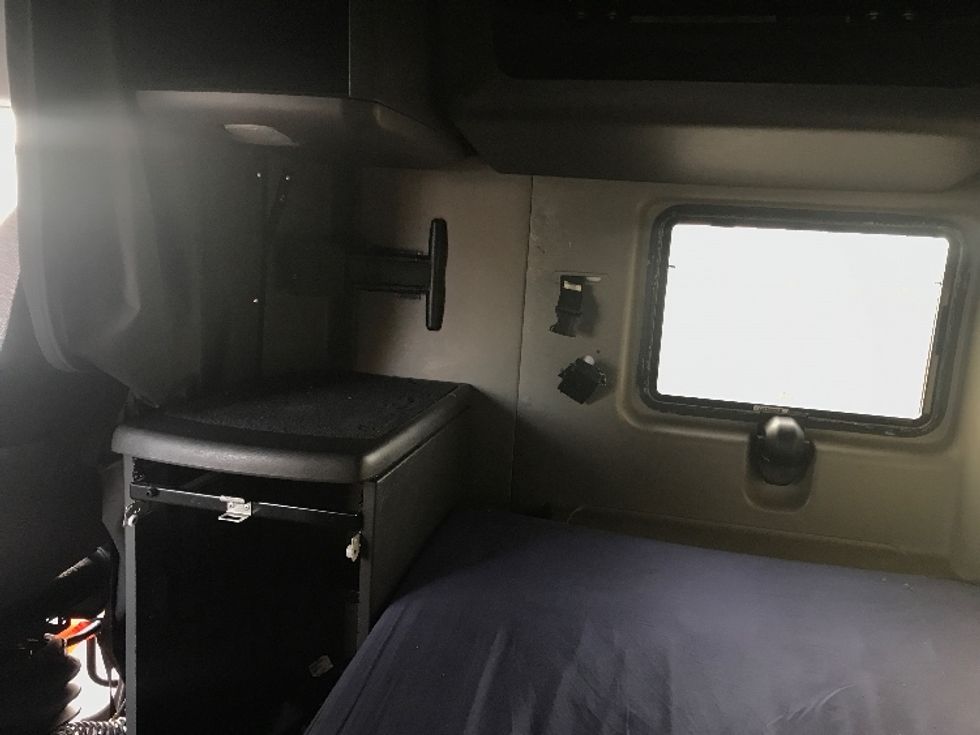 Sleeper Tractor-Heavy Duty Tractors-International-2023-LT625-Bensalem-PA-653,899\n\t\tmiles-$ 44,500 - Image 16