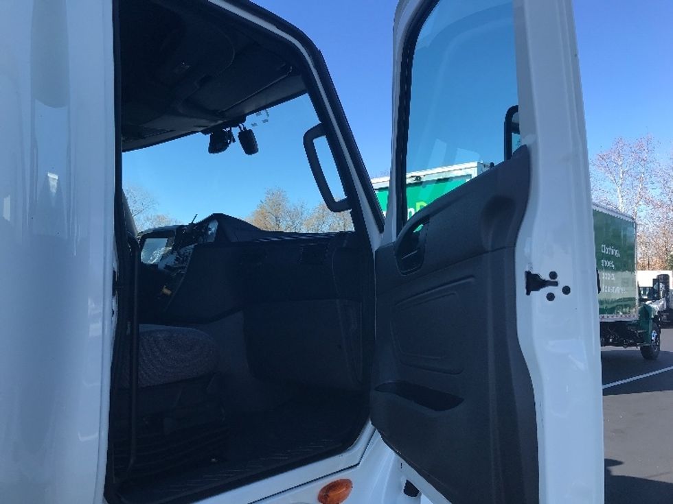 Sleeper Tractor-Heavy Duty Tractors-International-2023-LT625-Bensalem-PA-663,951\n\t\tmiles-$ 39,750 - Image 13