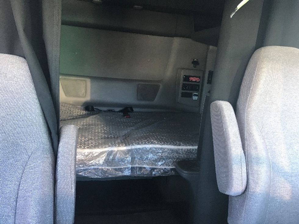 Sleeper Tractor-Heavy Duty Tractors-International-2023-LT625-Bensalem-PA-663,951\n\t\tmiles-$ 39,750 - Image 16