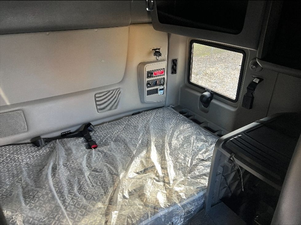 Sleeper Tractor-Heavy Duty Tractors-International-2023-LT625-Bensalem-PA-663,951\n\t\tmiles-$ 39,750 - Image 18