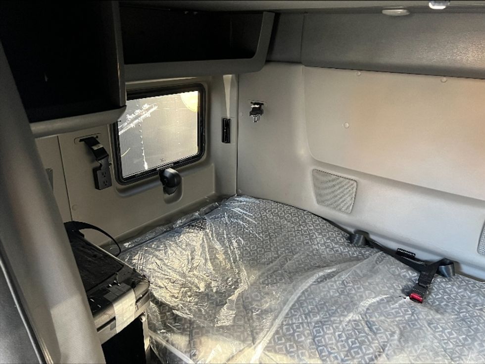 Sleeper Tractor-Heavy Duty Tractors-International-2023-LT625-Bensalem-PA-663,951\n\t\tmiles-$ 39,750 - Image 19