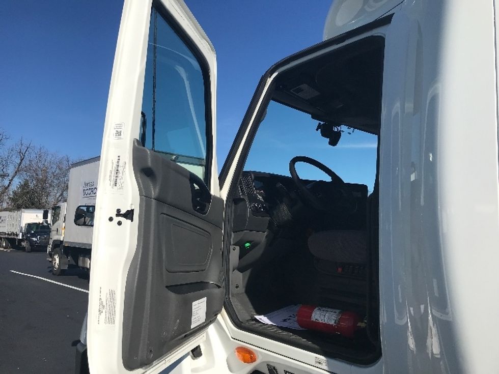 Sleeper Tractor-Heavy Duty Tractors-International-2023-LT625-Bensalem-PA-663,951\n\t\tmiles-$ 39,750 - Image 9