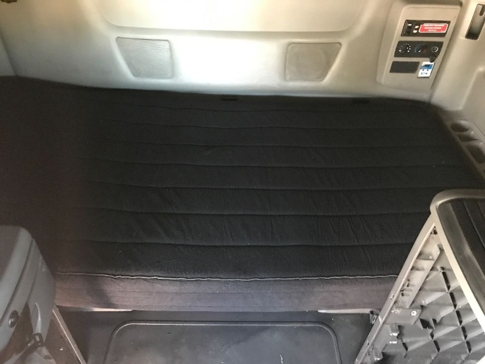 Sleeper Tractor-Heavy Duty Tractors-International-2023-LT625-Bensalem-PA-667,812\n\t\tmiles-$ 39,250 - Image 17