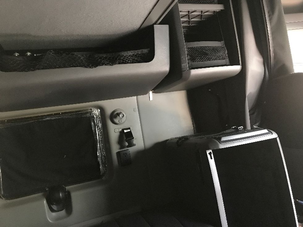 Sleeper Tractor-Heavy Duty Tractors-International-2023-LT625-Bensalem-PA-667,812\n\t\tmiles-$ 39,250 - Image 18