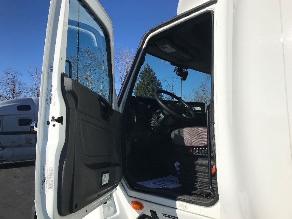 Sleeper Tractor-Heavy Duty Tractors-International-2023-LT625-Bensalem-PA-667,812\n\t\tmiles-$ 39,250 - Image 9