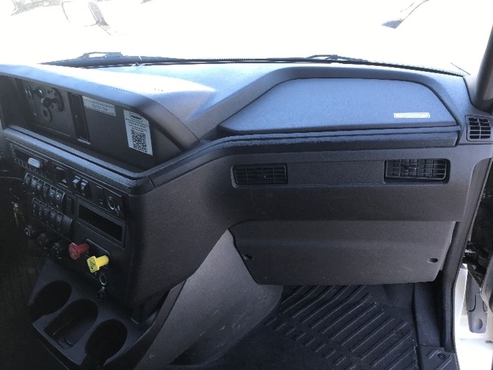 Sleeper Tractor-Heavy Duty Tractors-International-2023-LT625-Bensalem-PA-737,028\n\t\tmiles-$ 34,000 - Image 14