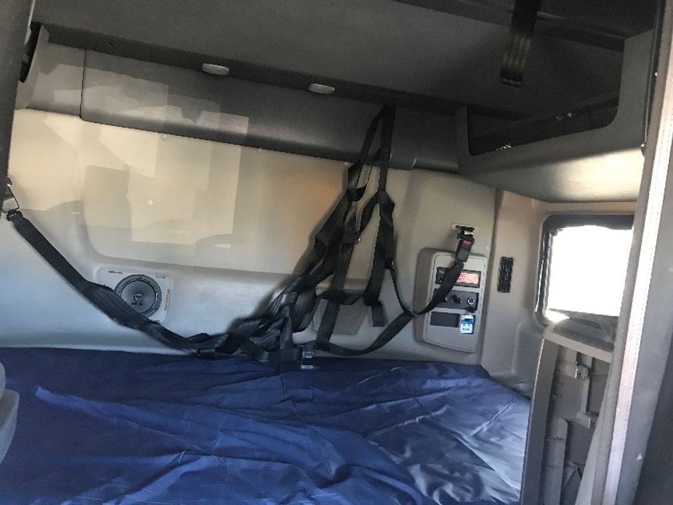 Sleeper Tractor-Heavy Duty Tractors-International-2023-LT625-Bensalem-PA-737,028\n\t\tmiles-$ 34,000 - Image 16