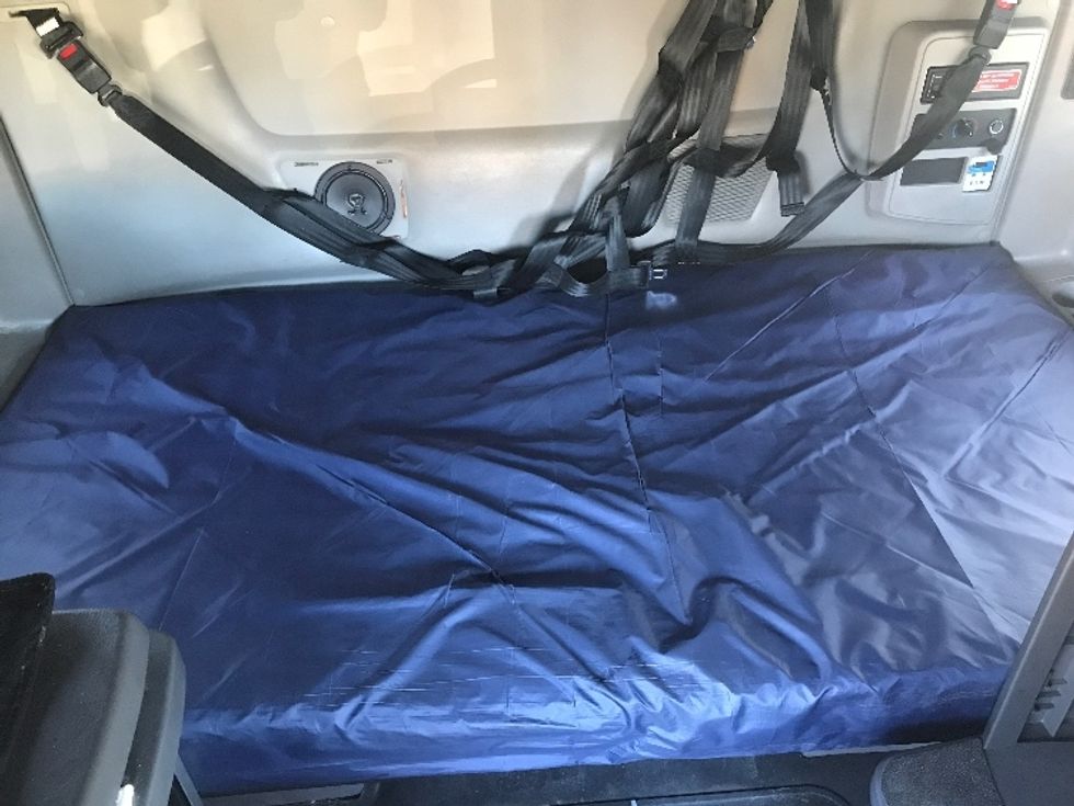 Sleeper Tractor-Heavy Duty Tractors-International-2023-LT625-Bensalem-PA-737,028\n\t\tmiles-$ 34,000 - Image 17