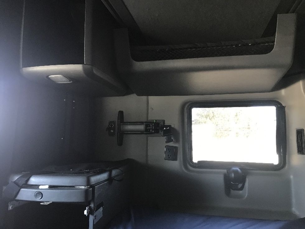 Sleeper Tractor-Heavy Duty Tractors-International-2023-LT625-Bensalem-PA-737,028\n\t\tmiles-$ 34,000 - Image 18